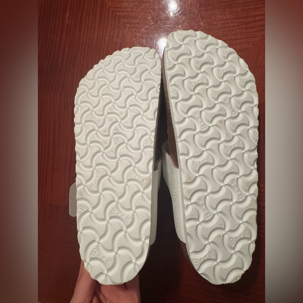 Birkenstock Gizeh Big Buckle in White - Picture 4 of 5